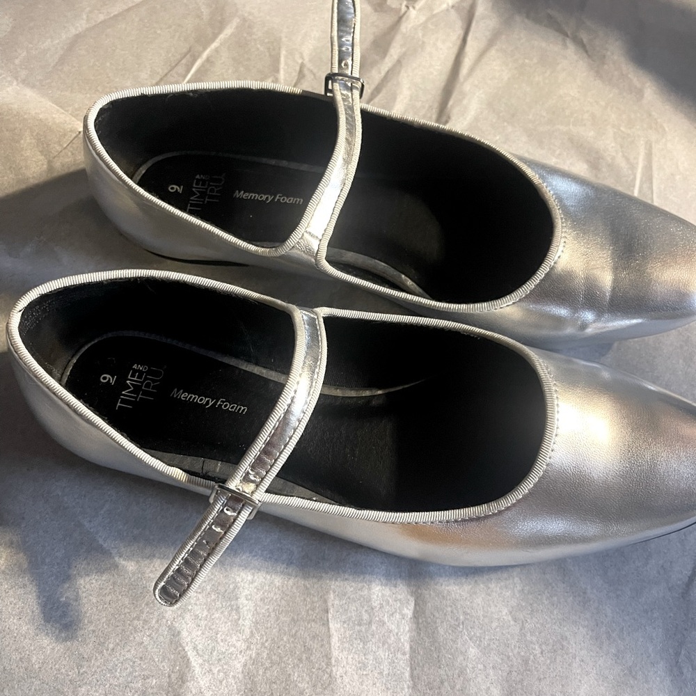 Time and Tru Silver Mary Jane Flats - Picture 3 of 3